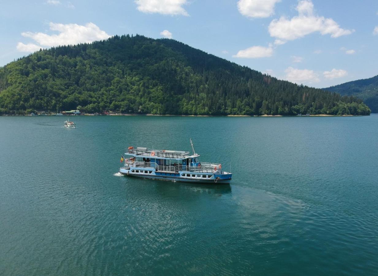 Hotel Plutitor Lebada บีคาซ ภายนอก รูปภาพ